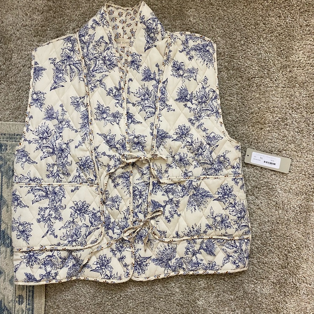 Lizard Thicket Floral Quilted Vest - Cream and Blue